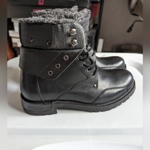 Reserved Footwear Mens  Faux Leather Cap Toe  Ankle Boots Black Size 8 like new.